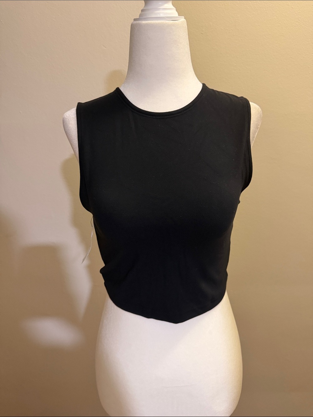 ARITZIA TNAction Butter Muscle Black Tank Top